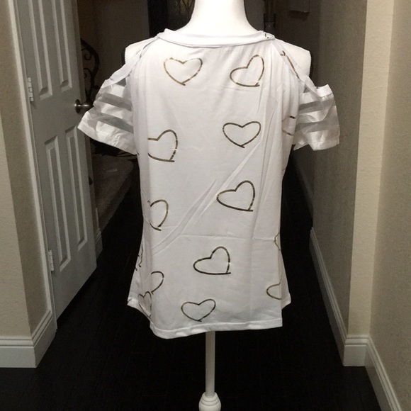 ☄️Any 2 for $10 ☄️
B7 NWT Geometric Casual V-Neckline Short Sleeve Blouse. B7 - Picture 7 of 12